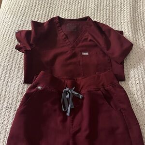 FIGS Burgundy set (Catarina top XS/ Joggers S)